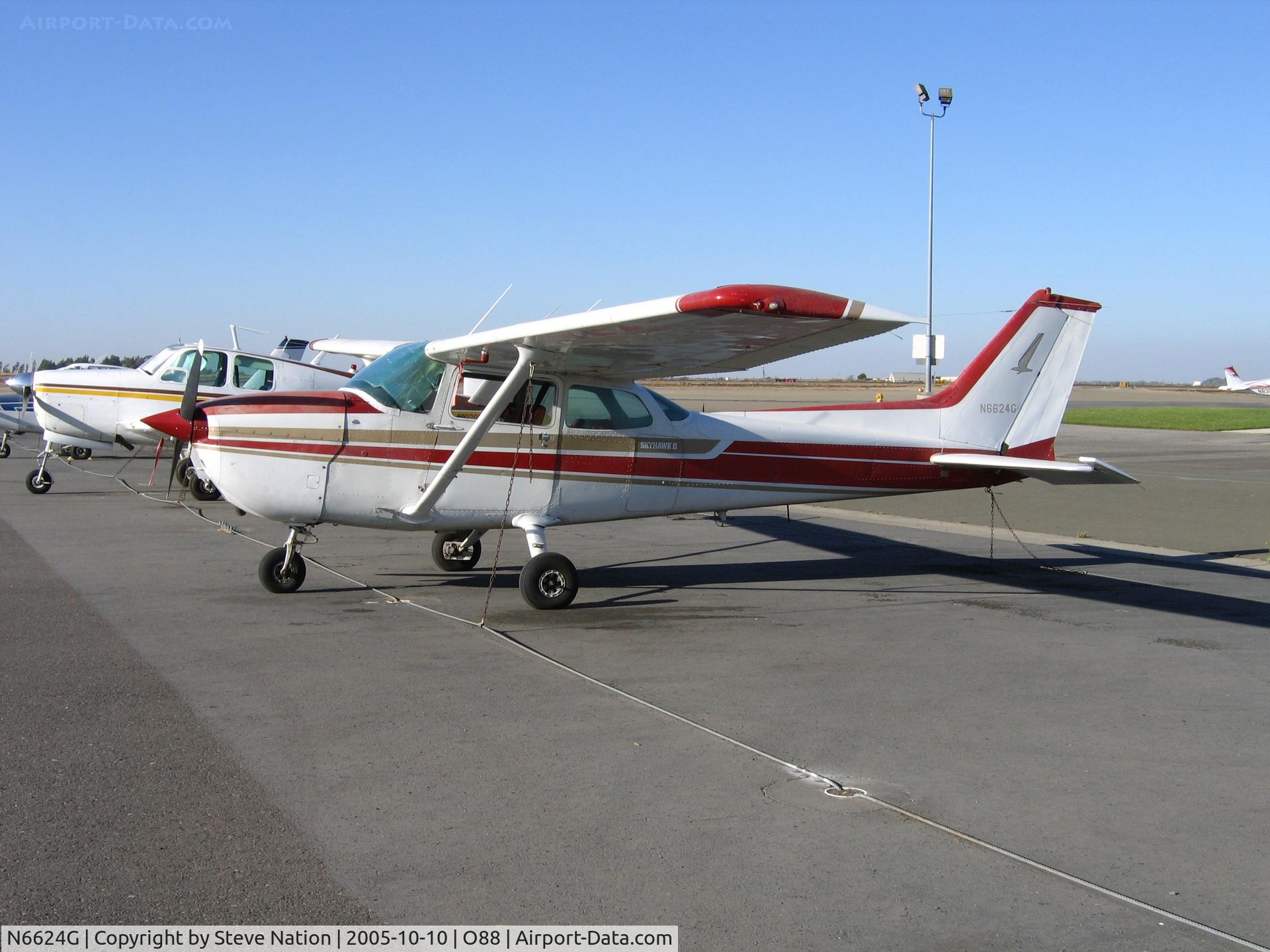N6624G, 1979 Cessna 172N C/N 17273611, 1979 Cessna 172N at Rio Vista, CA