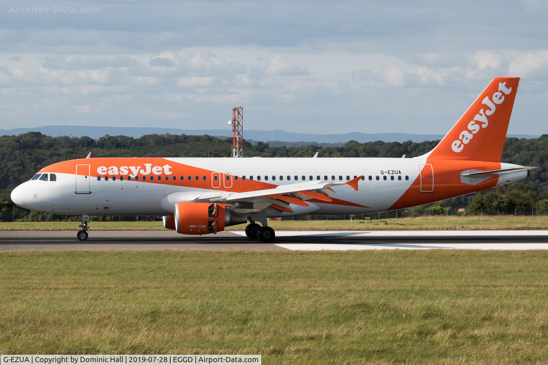 G-EZUA, 2011 Airbus A320-214 C/N 4588, Landing RWY 27