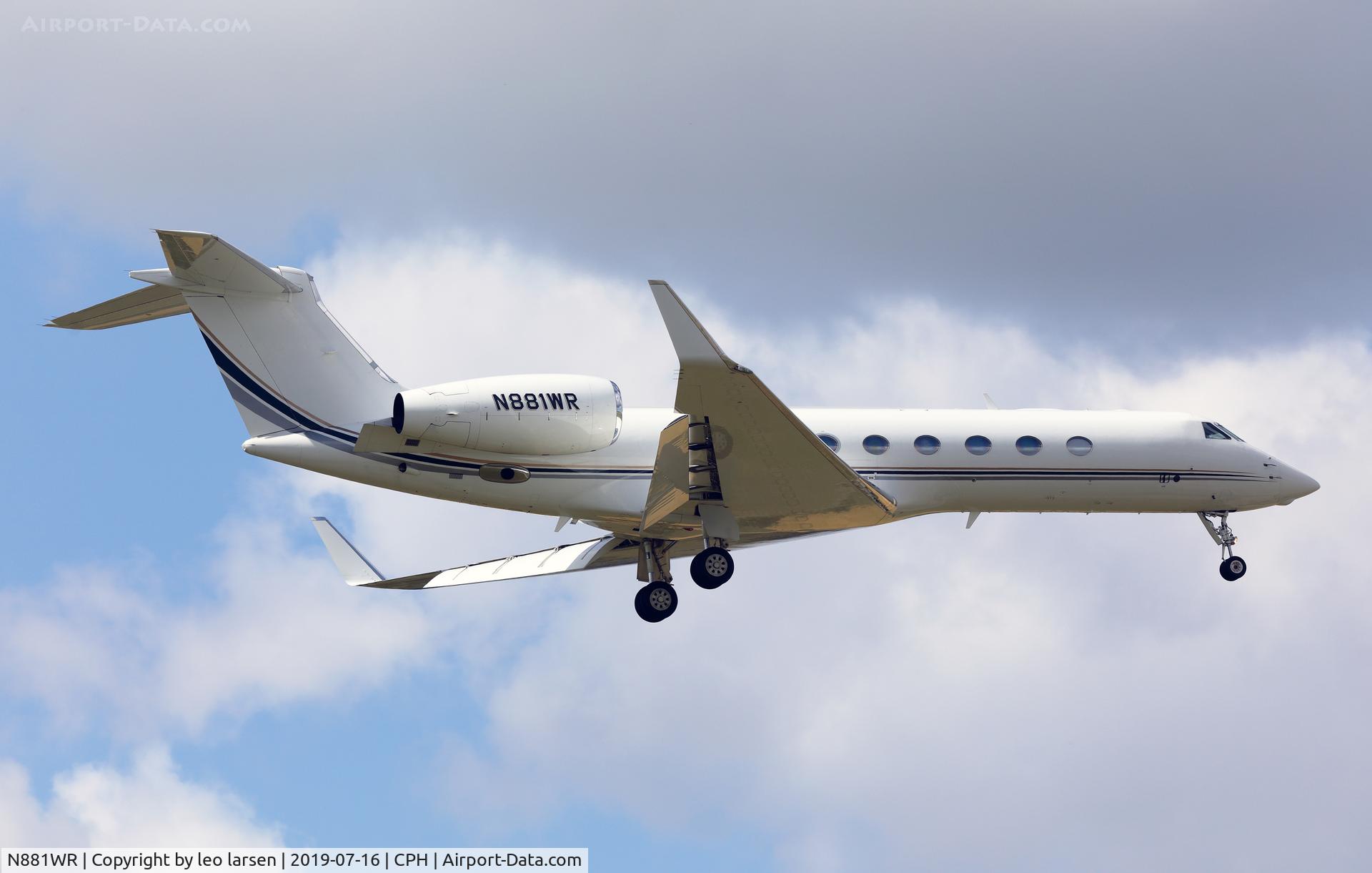 N881WR, 2011 Gulfstream Aerospace GV-SP (G550) C/N 5327, Copenhagen 16.7.2019 on final to R-04L
