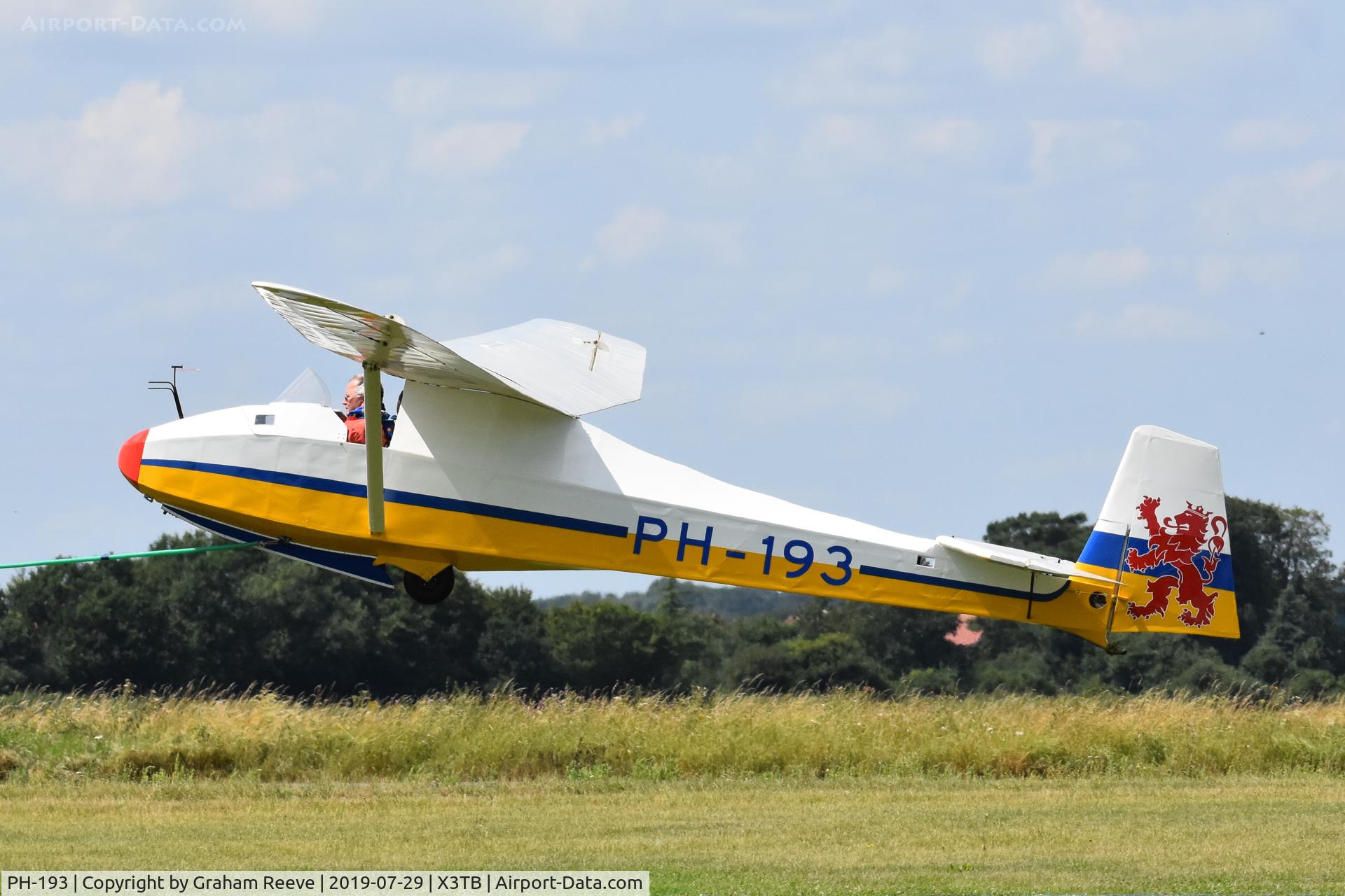 PH-193, Slingsby T.30A Prefect C/N 736, Departing from Tibenham.