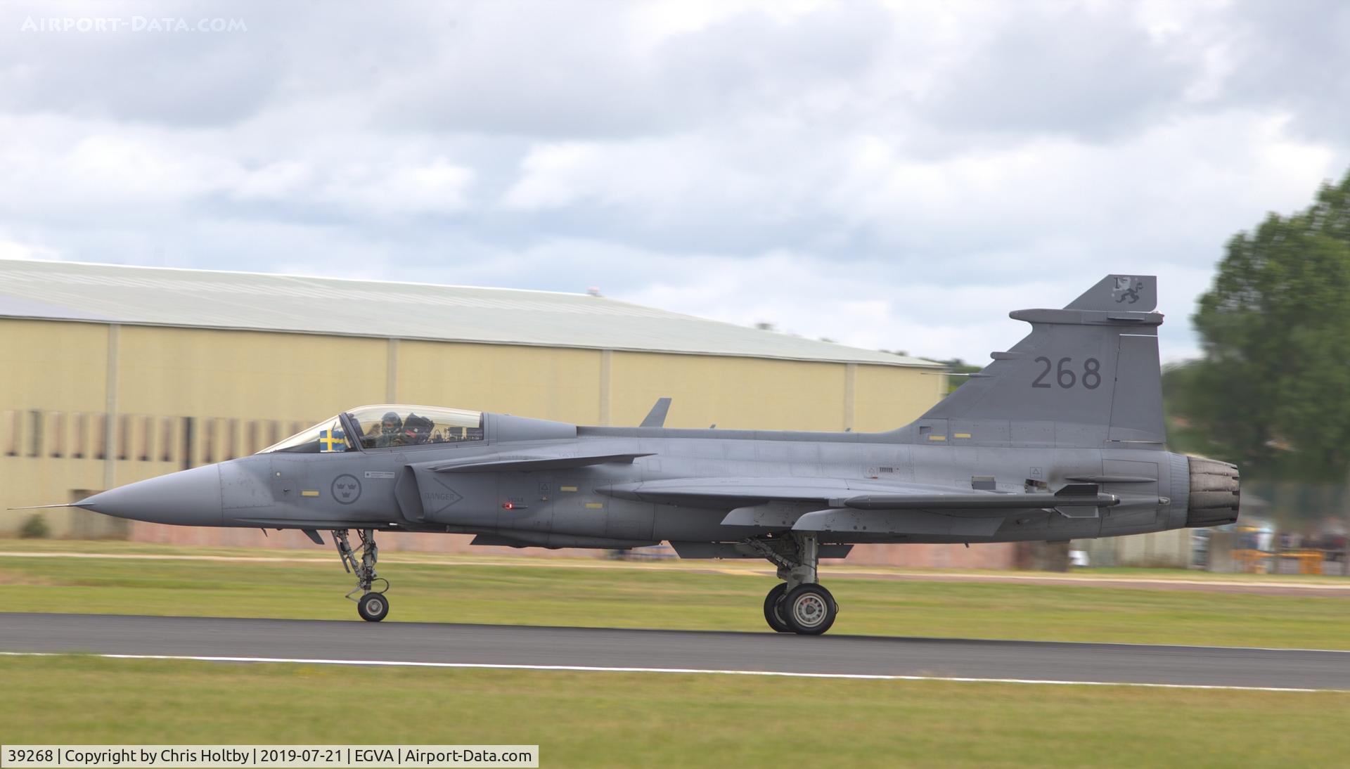 39268, Saab JAS-39C Gripen C/N 39268, Taking off with a wave to the crowd from the pilot at RIAT 2019