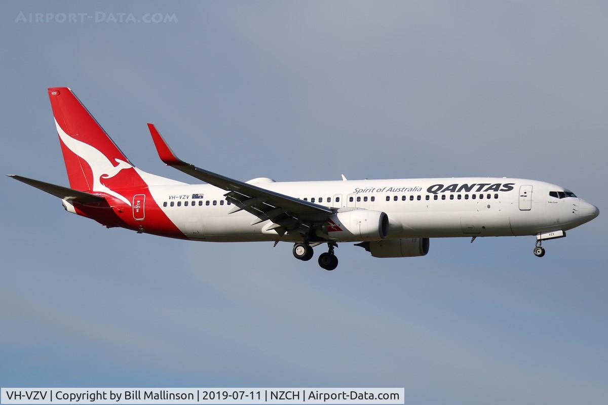 VH-VZV, 2011 Boeing 737-838 C/N 34189, QF135 from BNE