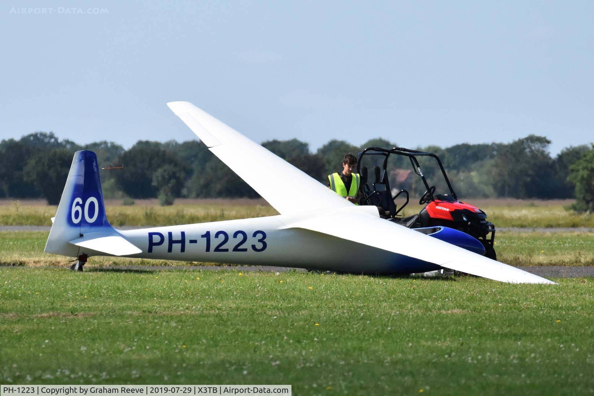 PH-1223, Schleicher Ka-6E Rhonsegler C/N 4262, Parked at Tibenham.