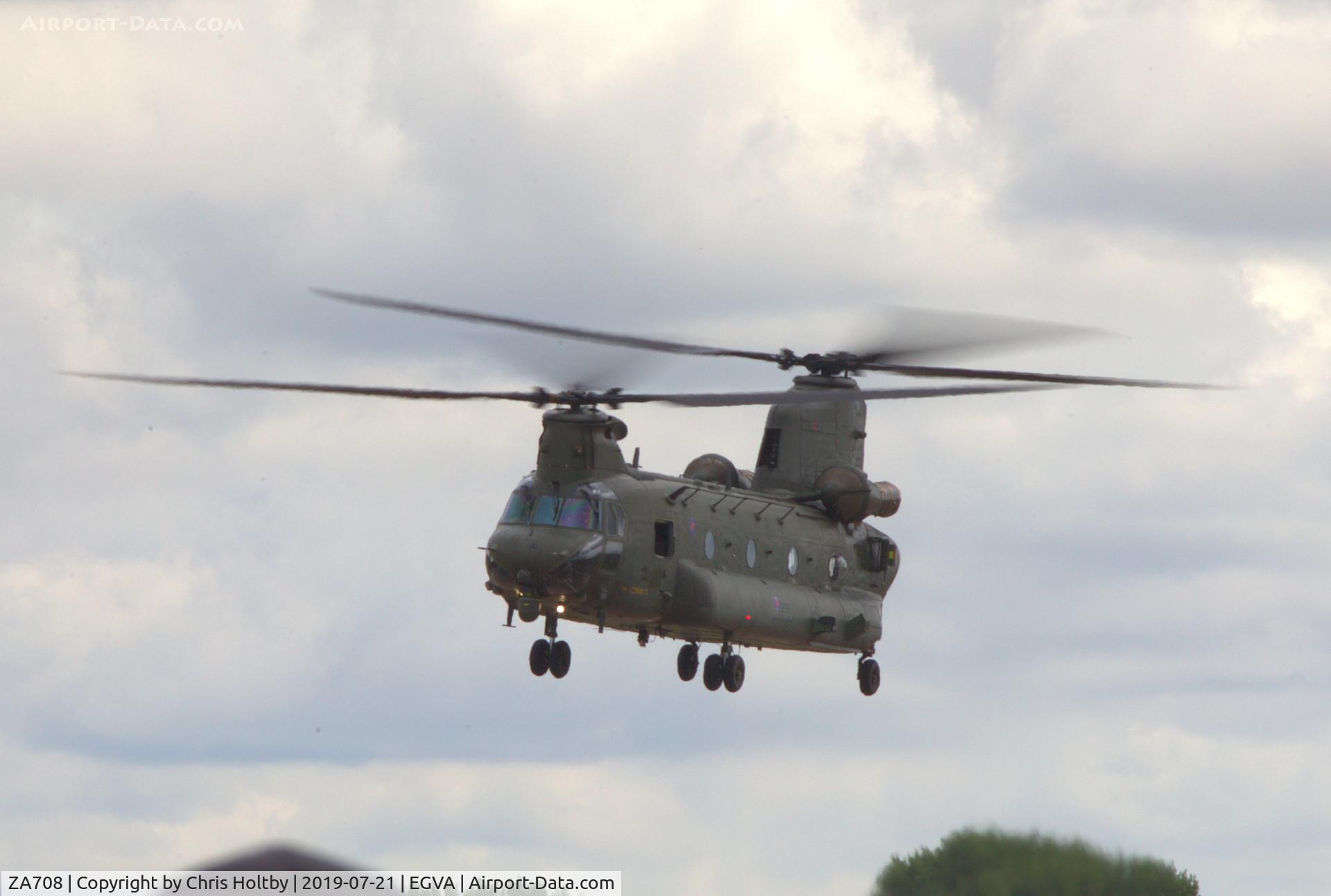 ZA708, 1981 Boeing Vertol Chinook HC.6 C/N M7018, Lifting off at start of Chinook solo at RIAT 2019 Fairford