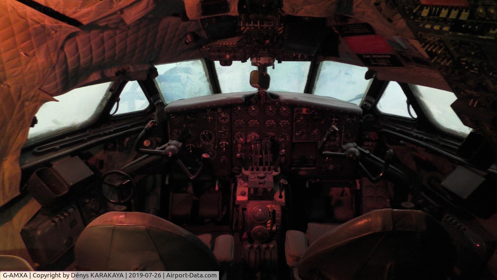 G-AMXA, 1952 De Havilland DH.106 Comet 2R C/N 6023, Cockpit of the G-AMXA at Al Mahatta Museum, Sharjah former Airfield, UAE