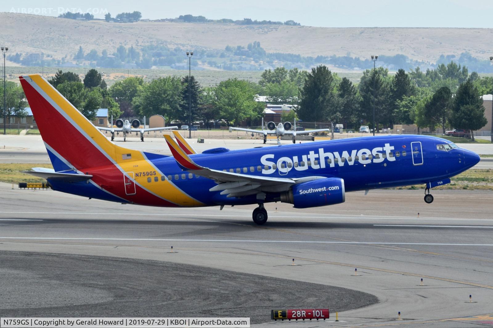 N759GS, 1999 Boeing 737-7H4 C/N 30544, Take off from RWY 28R.