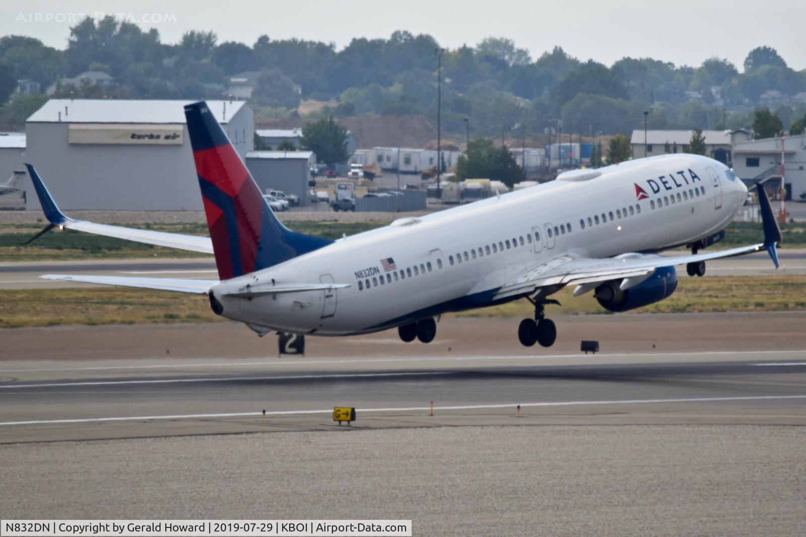 N832DN, 2015 Boeing 737-932/ER C/N 31943, Take off from  28R.