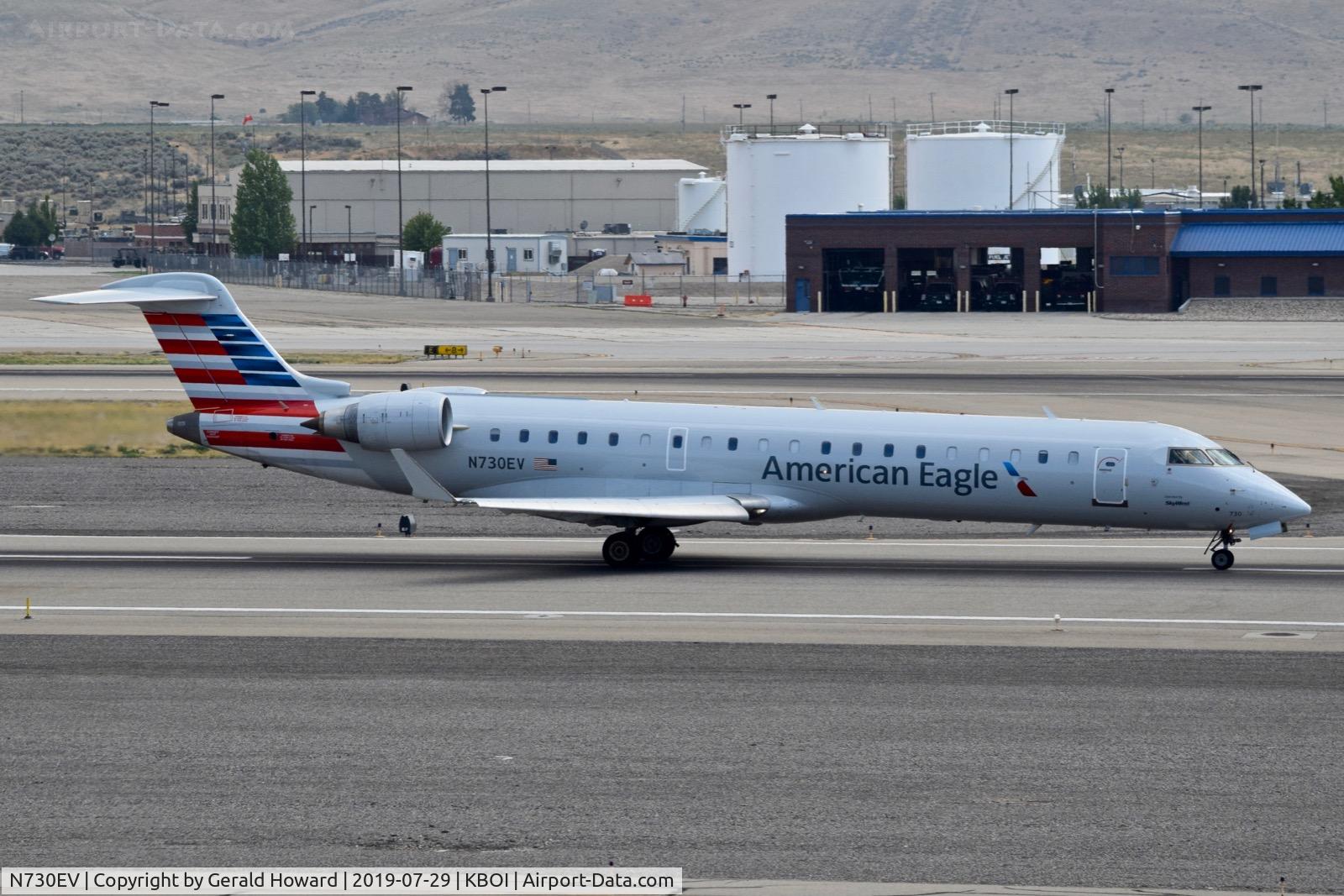N730EV, 2004 Bombardier CRJ-701 (CL-600-2C10) Regional Jet C/N 10141, Take off roll on RWY 28R.