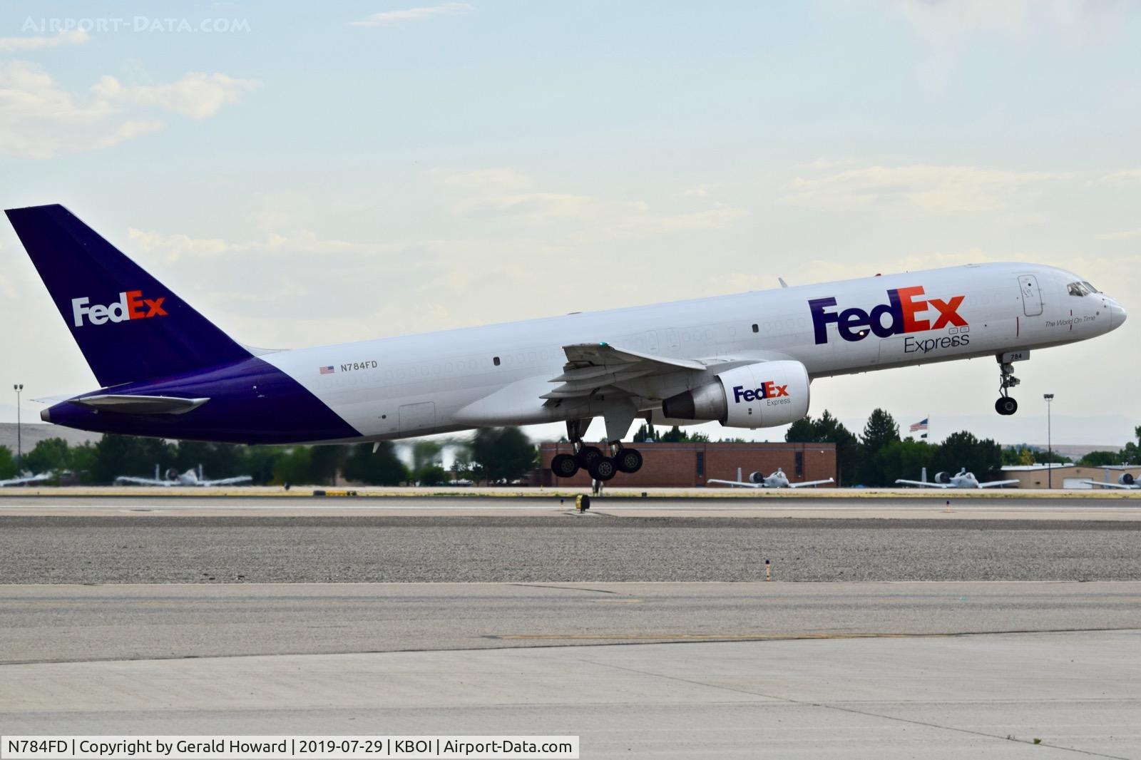 N784FD, 1992 Boeing 757-222 C/N 26681, Take of from RWY 28R.