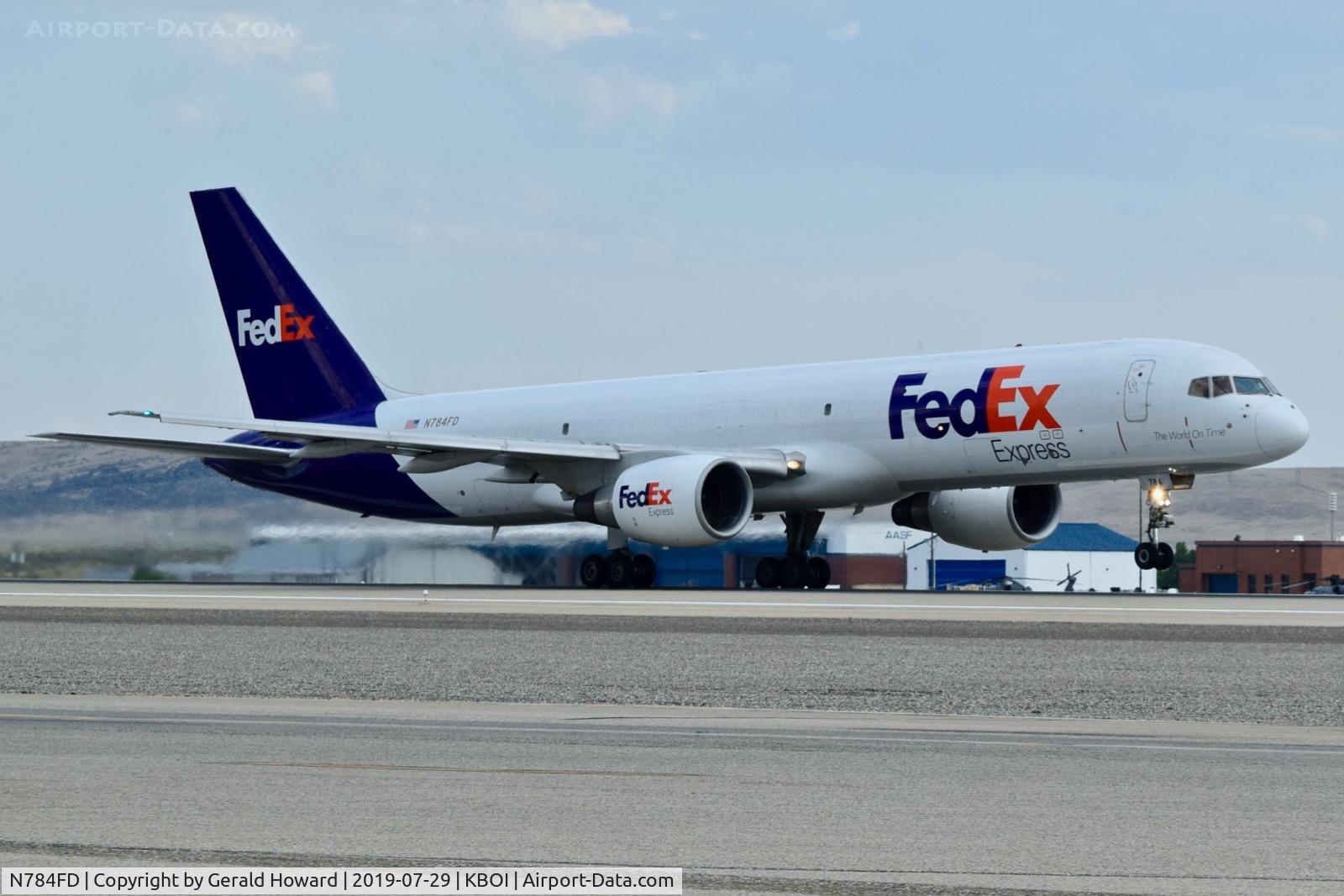 N784FD, 1992 Boeing 757-222 C/N 26681, Take off run on RWY 28R.