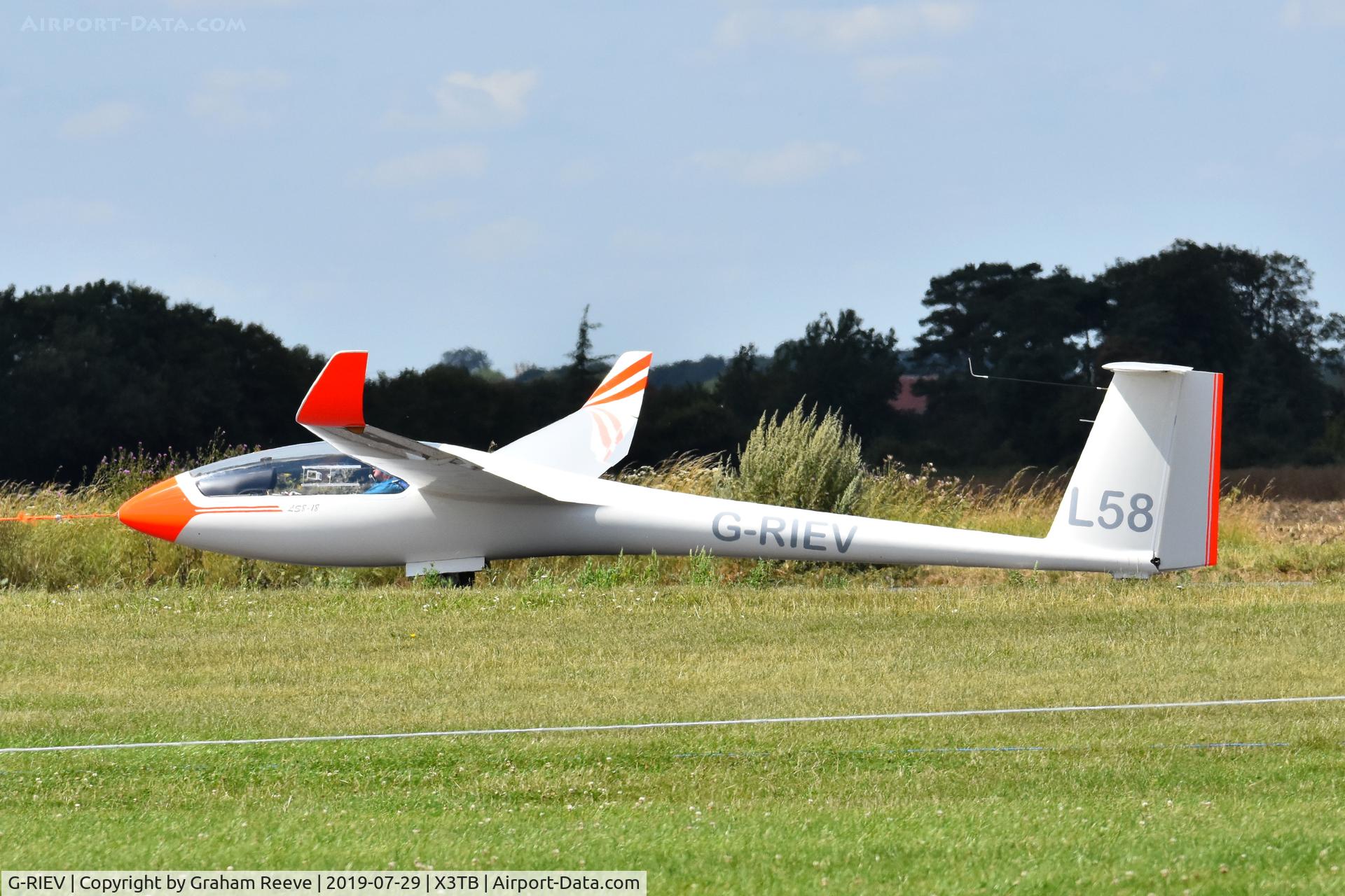 G-RIEV, Rolladen-Schneider LS-8-18 C/N 8039, Departing from Tibenham.