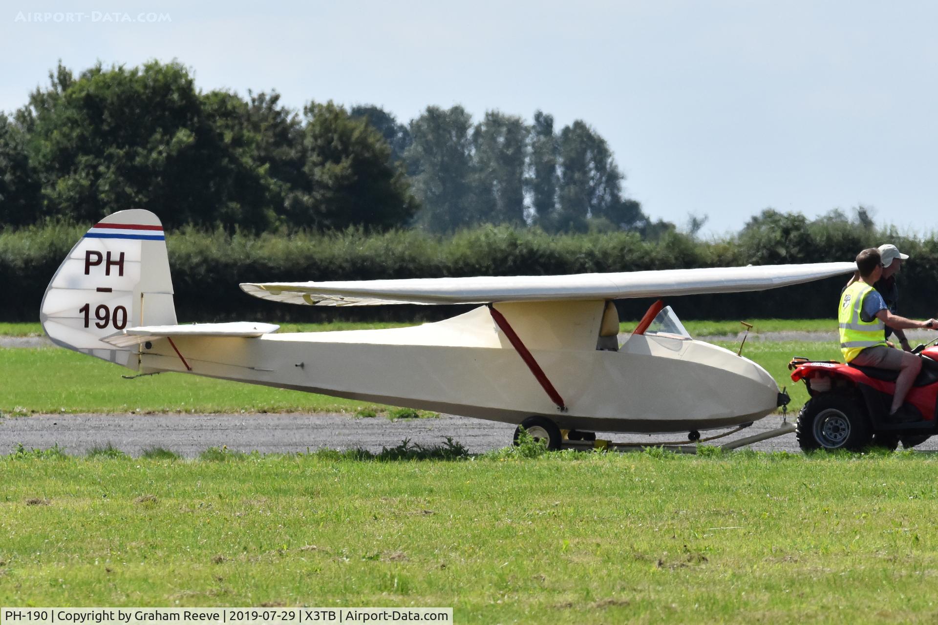 PH-190, Schneider DFS 108-49 Grunau Baby IIb C/N 461, Under tow at Tibenham.