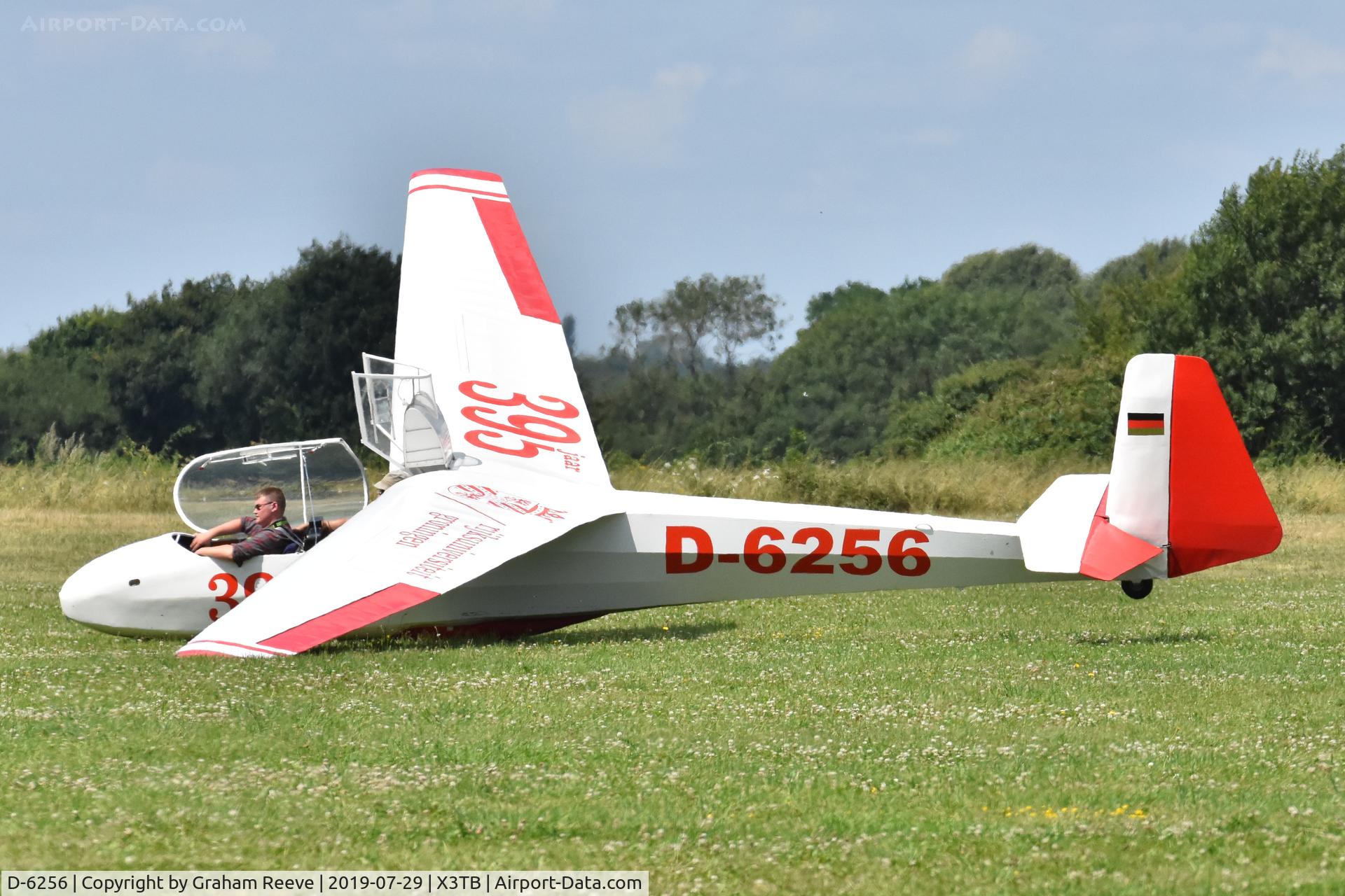 D-6256, Schleicher Ka-7 Rhonadler C/N 7098, Just landed at Tibenham.