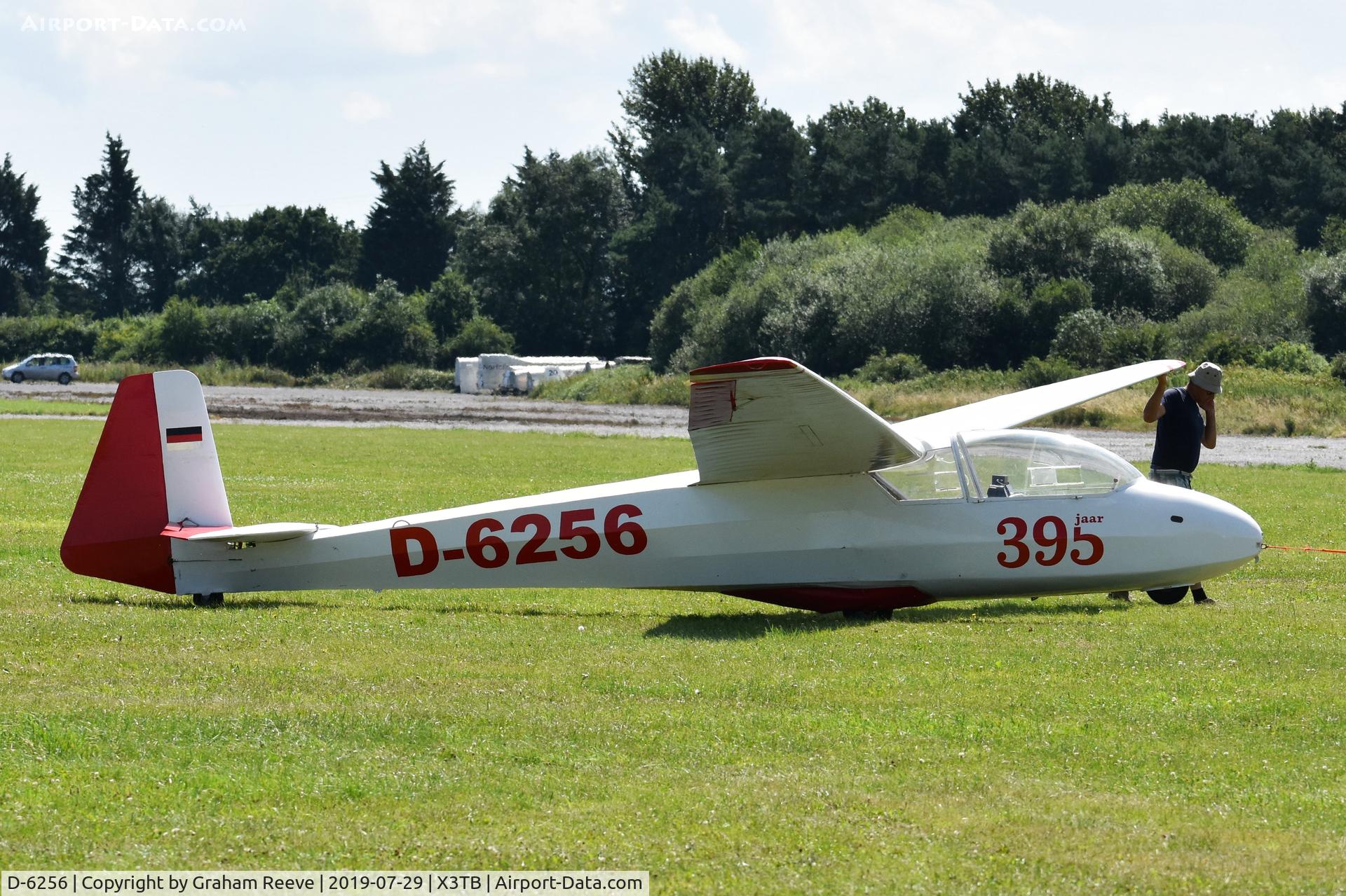 D-6256, Schleicher Ka-7 Rhonadler C/N 7098, Under tow at Tibenham.