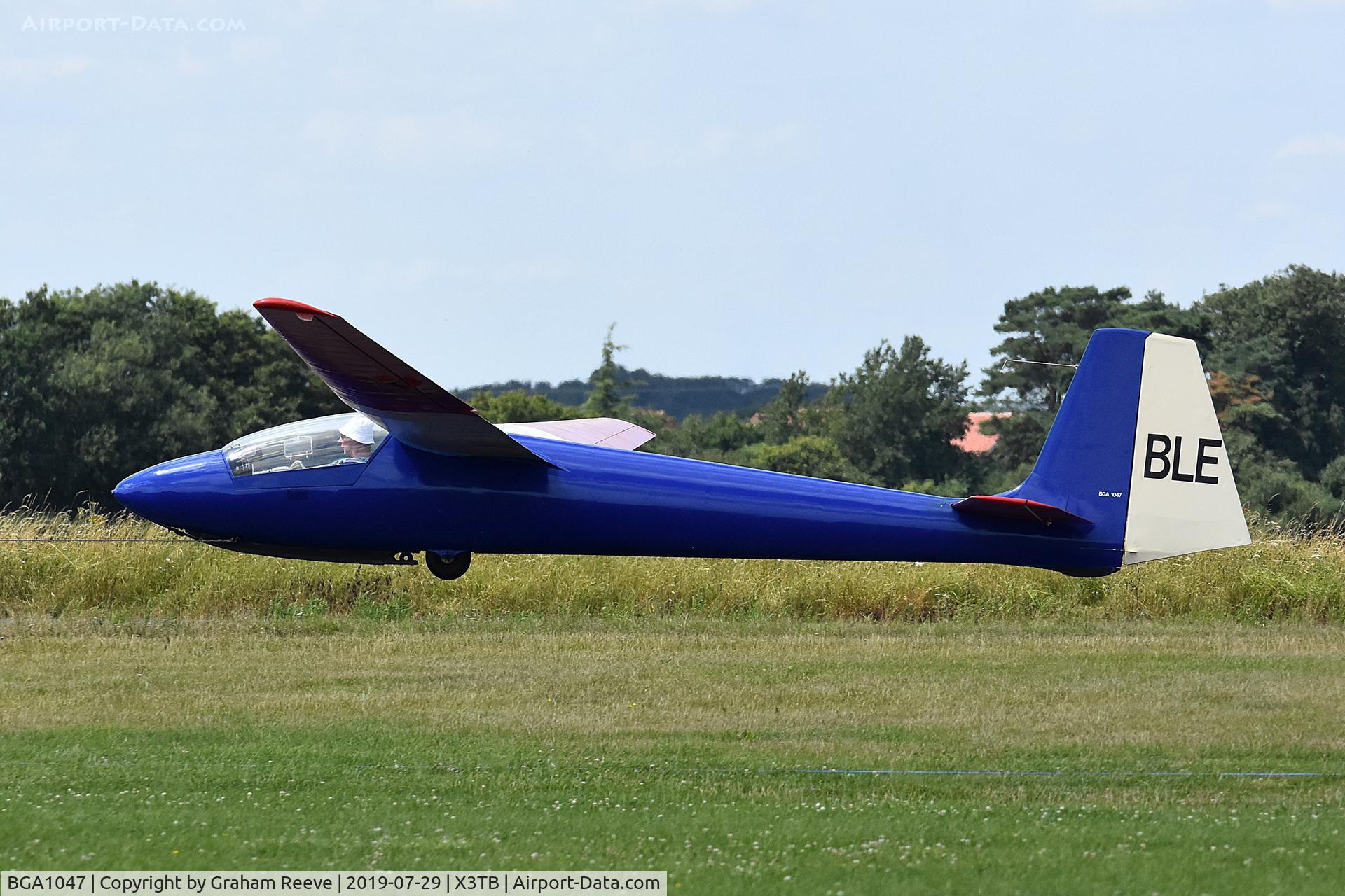BGA1047, Slingsby T-50 Skylark 4 C/N 1335, Departing from Tibenham.