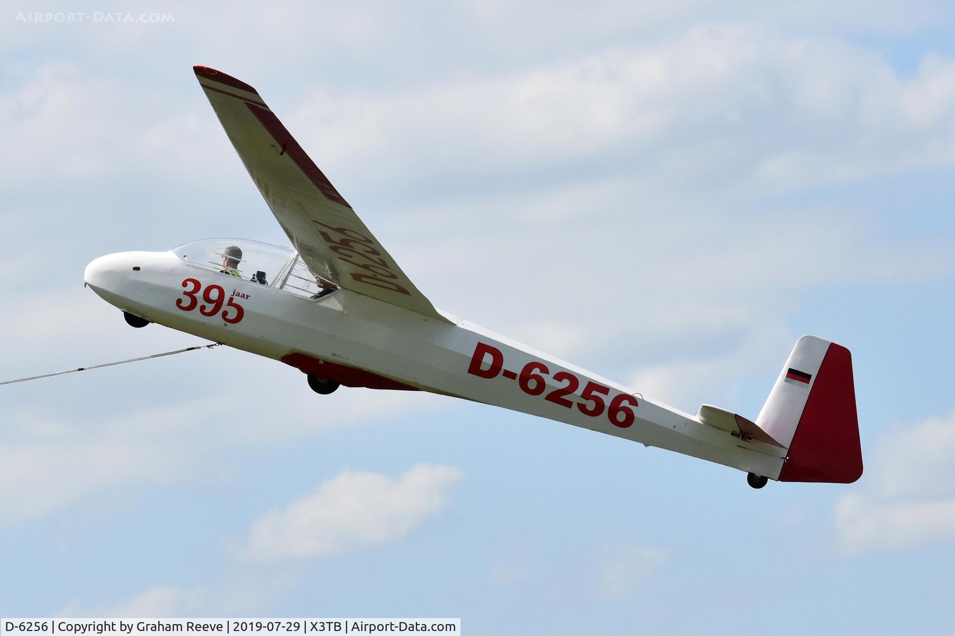 D-6256, Schleicher Ka-7 Rhonadler C/N 7098, Departing from Tibenham.