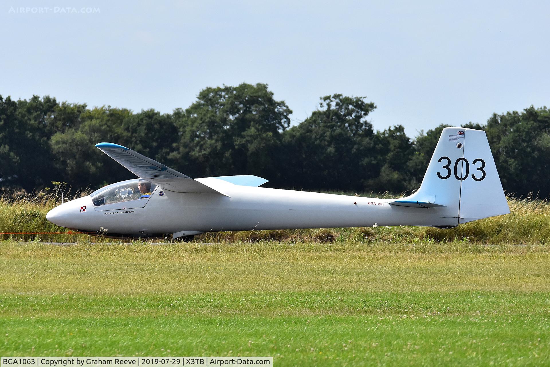 BGA1063, Slingsby T-50 Skylark 4 C/N 1342, Departing from Tibenham.