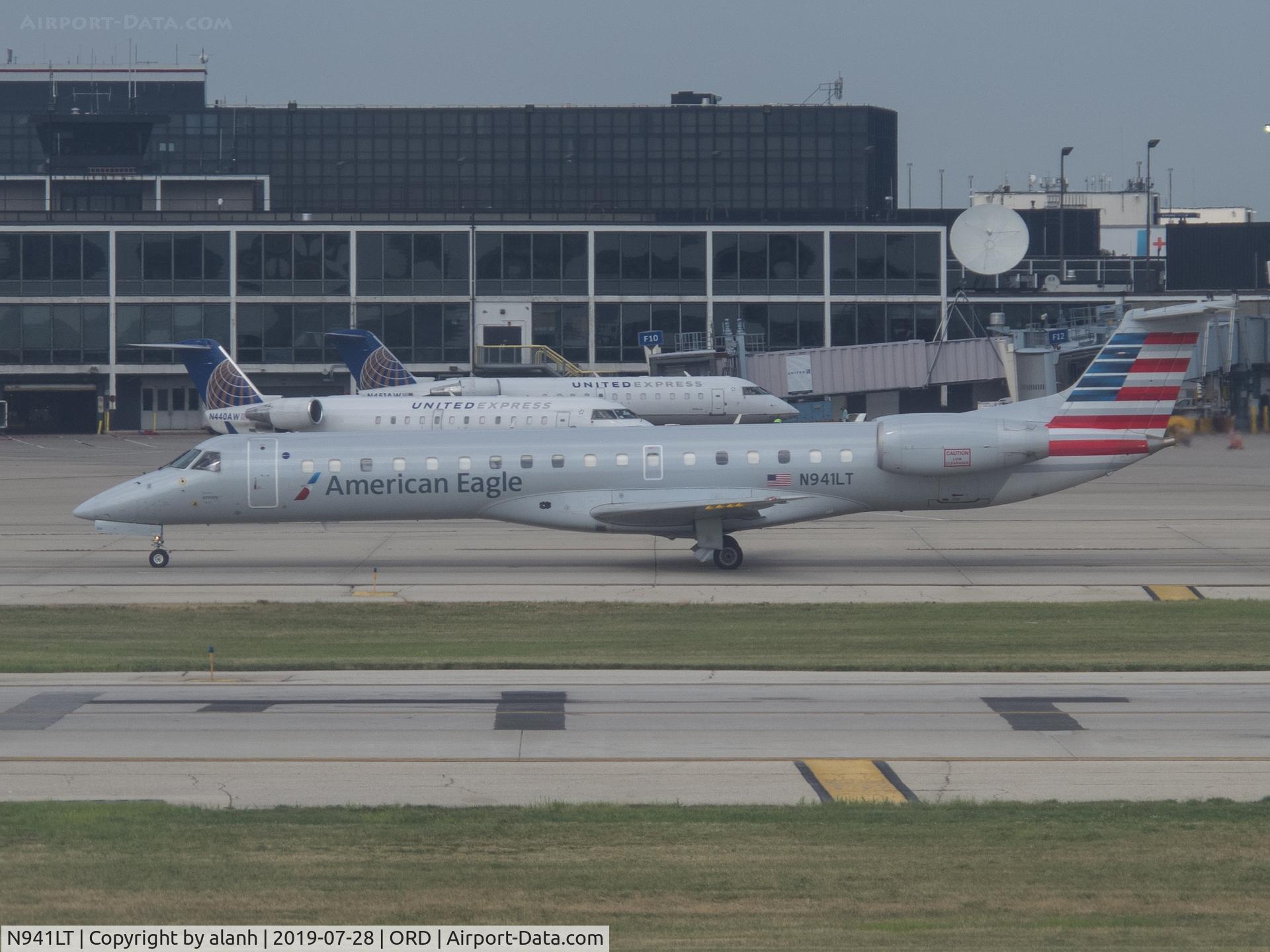 N941LT, 2005 Embraer ERJ-145LR (EMB-145LR) C/N 14500926, Taxying at O'Hare