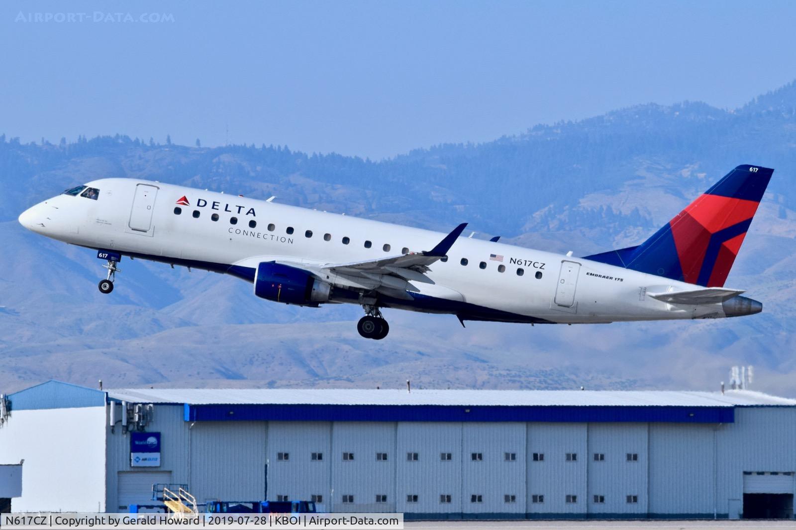 N617CZ, 2008 Embraer 175LR (ERJ-170-200LR) C/N 17000210, Take off from RWY 28R.