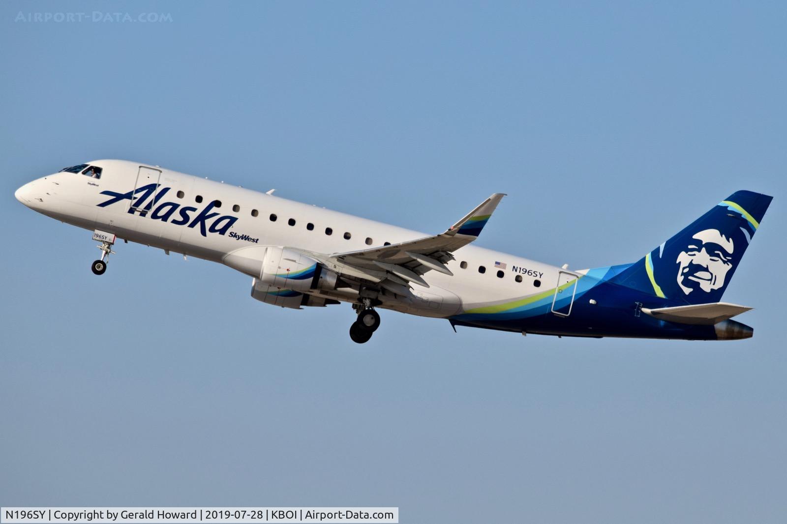 N196SY, 2018 Embraer 175LR (ERJ-170-200LR) C/N 17000706, Departing BOI.