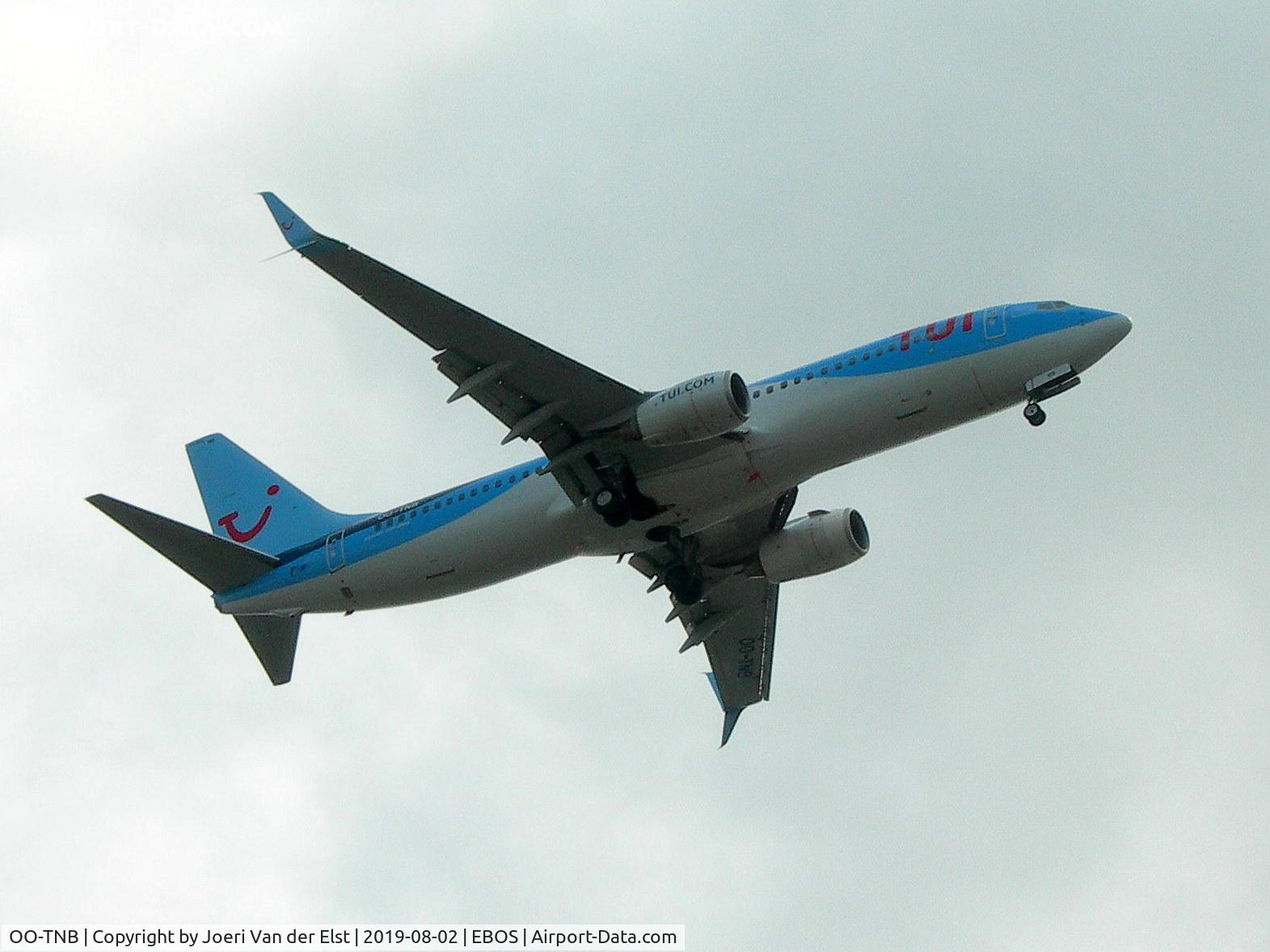 OO-TNB, 2009 Boeing 737-8K5 C/N 35149, Moments before touchdown rwy26