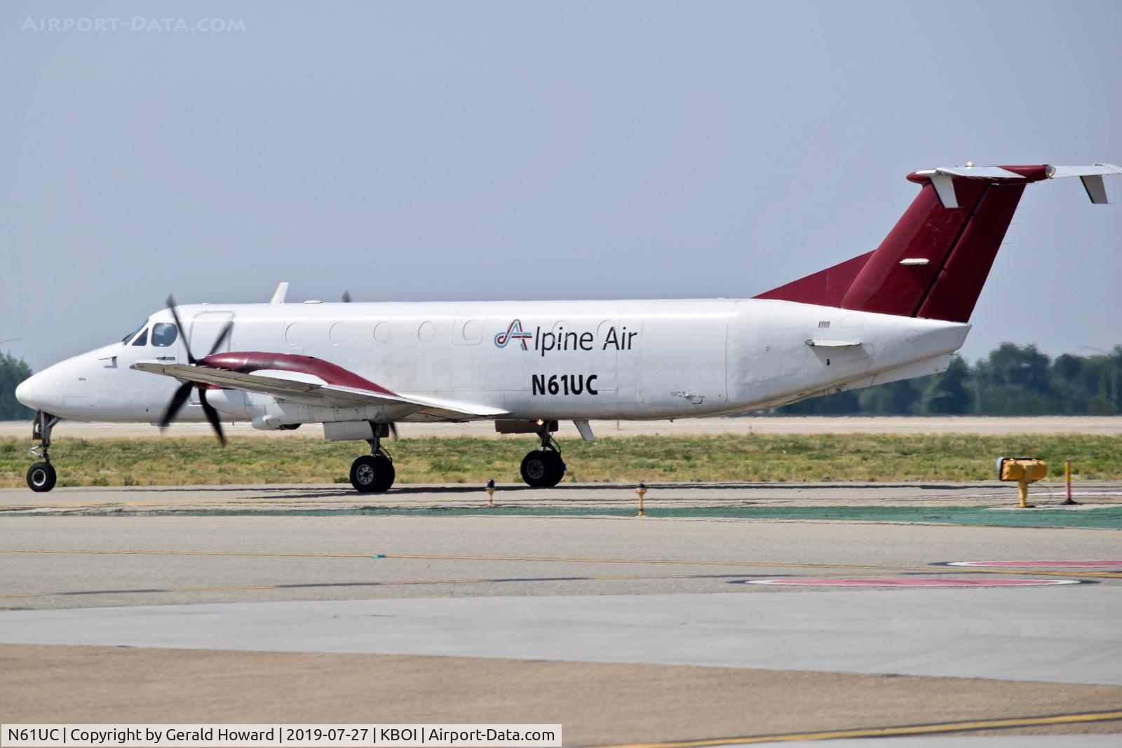 N61UC, 1989 Beech 1900C-1 C/N UC-61, Taxiing on Bravo.