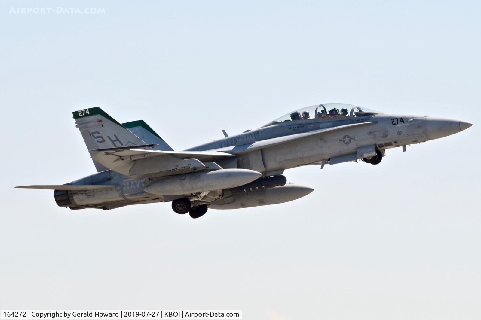 164272, 1991 McDonnell Douglas F/A-18D Hornet C/N 1035/D080, Departing BOI.  VMFAT-101 