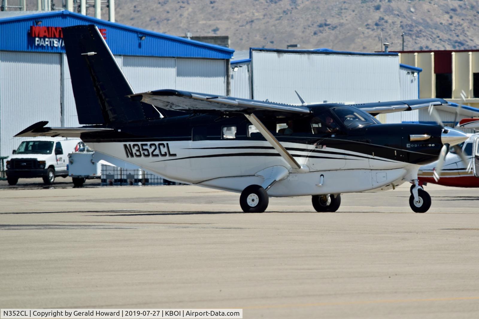 N352CL, 2018 Quest Kodiak 100 C/N 100-0253, Taxiing from the north GA ramp.