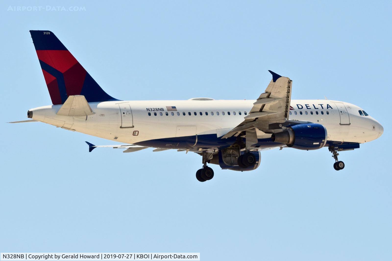 N328NB, 2001 Airbus A319-114 C/N 1520, Departing BOI.