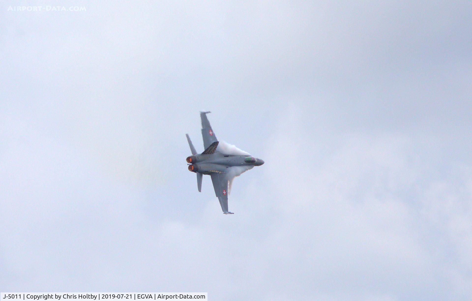 J-5011, McDonnell Douglas F/A-18C Hornet C/N 1351, Wing vapour during Swiss Hornet solo at RIAT 2019 RAF Fairford