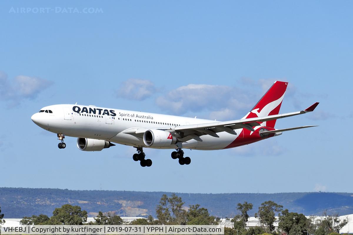 VH-EBJ, 2008 Airbus A330-202 C/N 940, Airbus A330-202. Qantas VH-EBJ final runway 03 YPPH 310719.