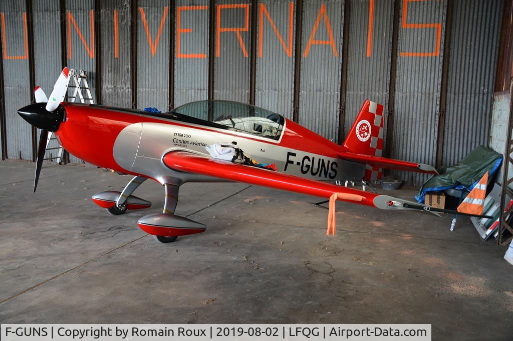 F-GUNS, Extra EA-200 C/N 1035, Parked