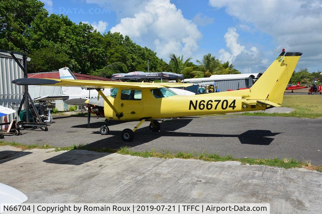N66704, 1974 Cessna 150M C/N 15076221, Parked