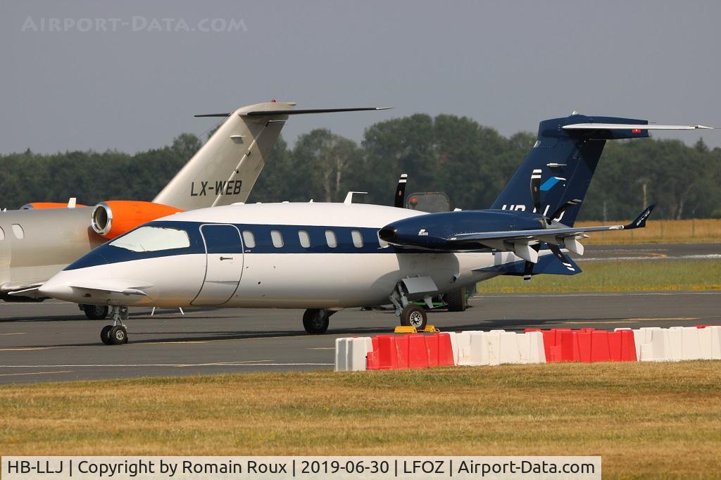 HB-LLJ, 2019 Piaggio P-180 Avanti II EVO C/N 3016, Parked