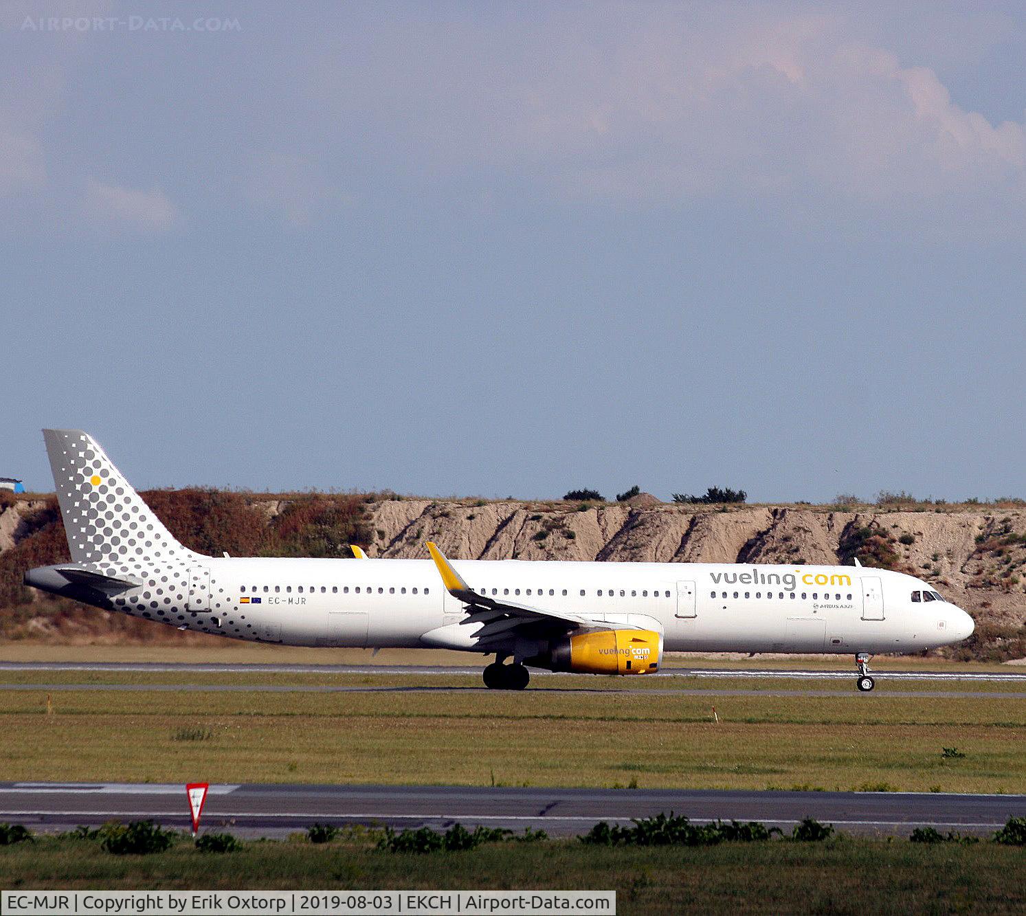 EC-MJR, 2016 Airbus A321-231 C/N 6933, EC-MJR taxi for takeoff rw 04R