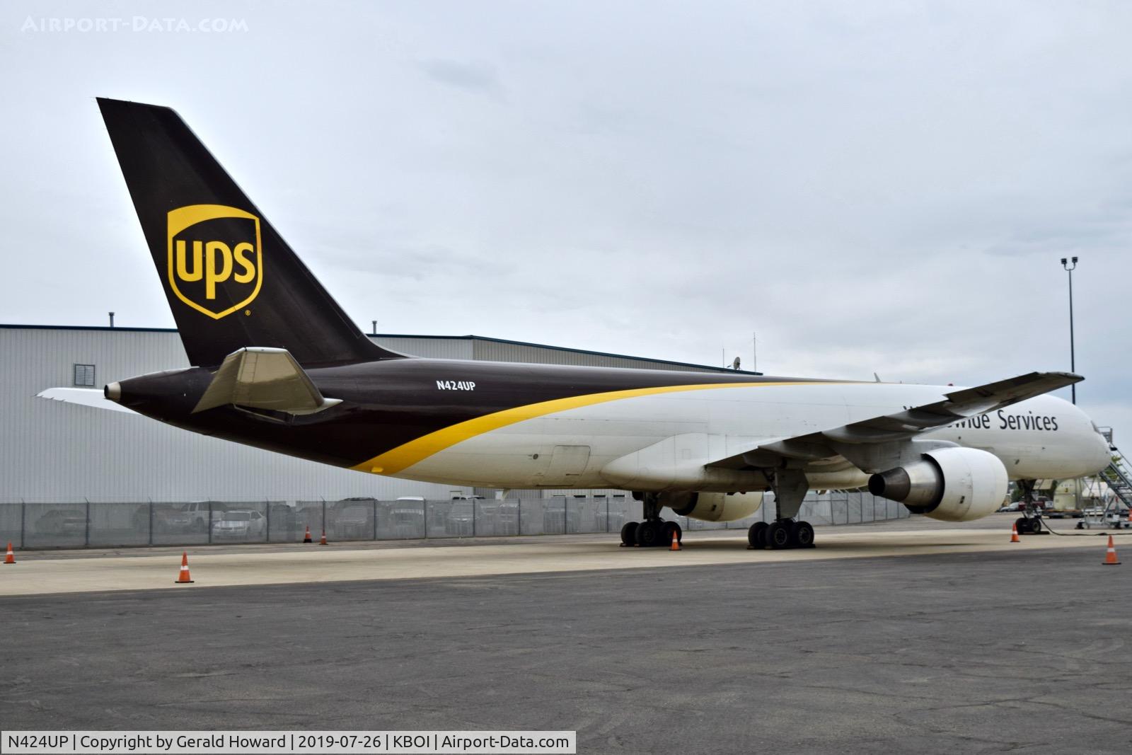 N424UP, 1991 Boeing 757-24APF C/N 25369, Parked on the UPS ramp.