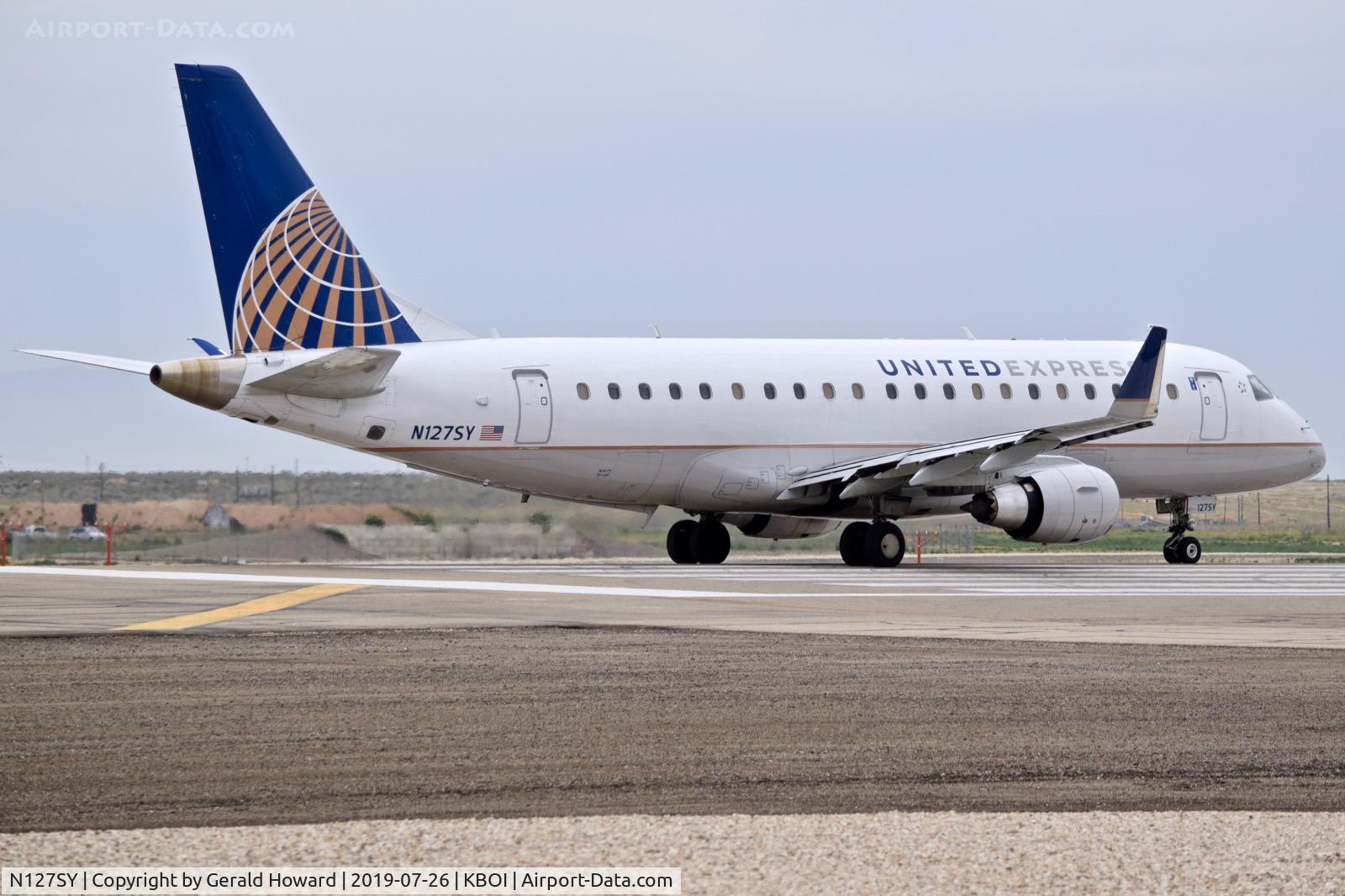 N127SY, 2014 Embraer 175LR (ERJ-170-200LR) C/N 17000441, Starting take off run on RWY 28R.