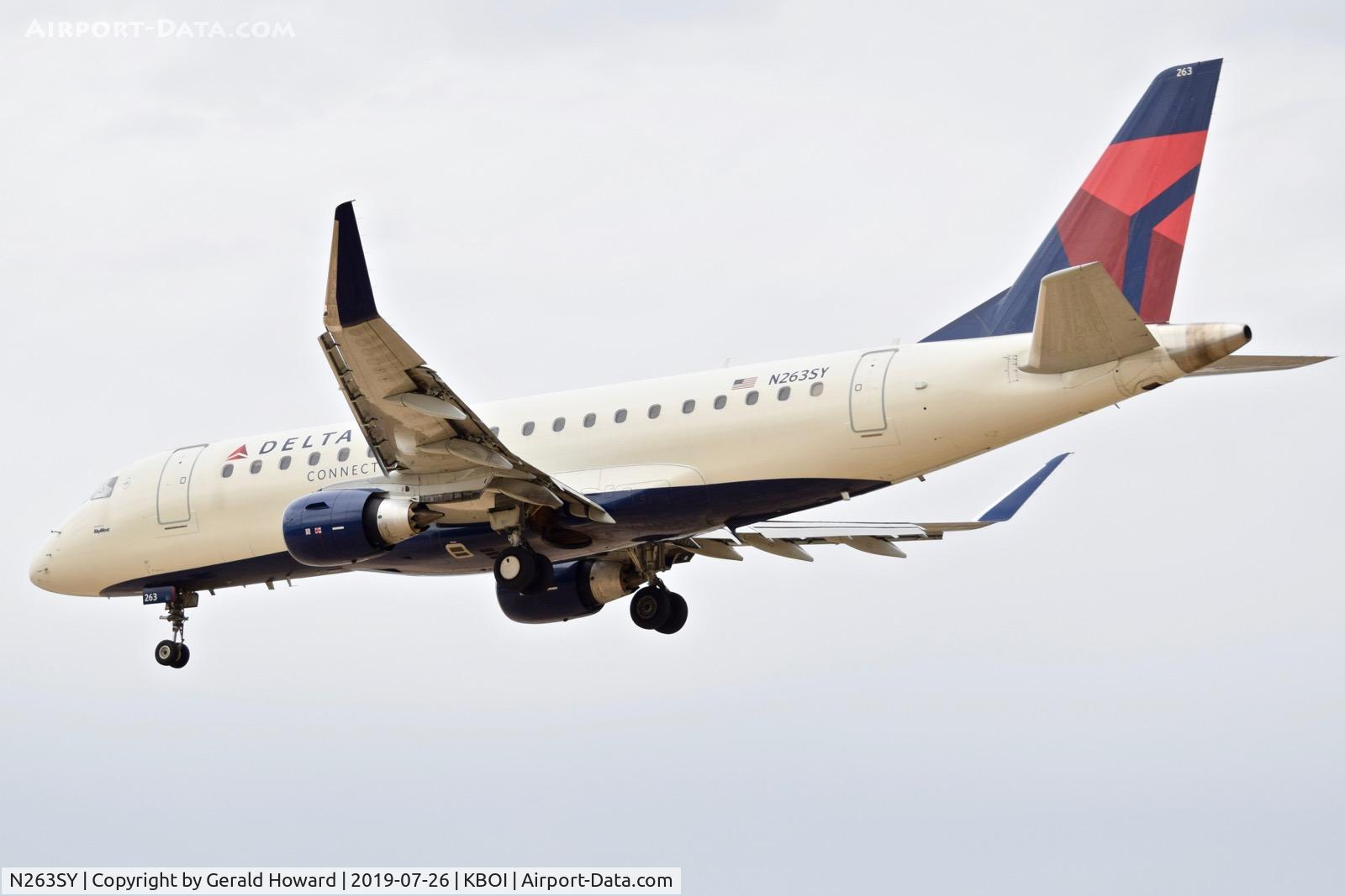 N263SY, 2018 Embraer ERJ-175LL (ERJ-170-200LL) C/N 17000715, Landing RWY 28R.
