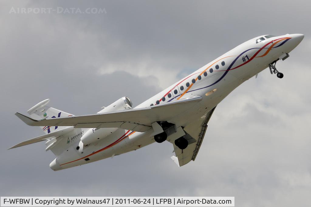 F-WFBW, 2005 Dassault Falcon 7X C/N 001, First Built Dassault Falcon 7X F-WFBW airborne from LBG/LFPB on Friday 24Jun2011. The BizJet is retracting the main wheels, after take-off. Photo taken at the 49th Salon International - Paris Air Show at Le Bourget. This is Falcon 7X Construction Number 1