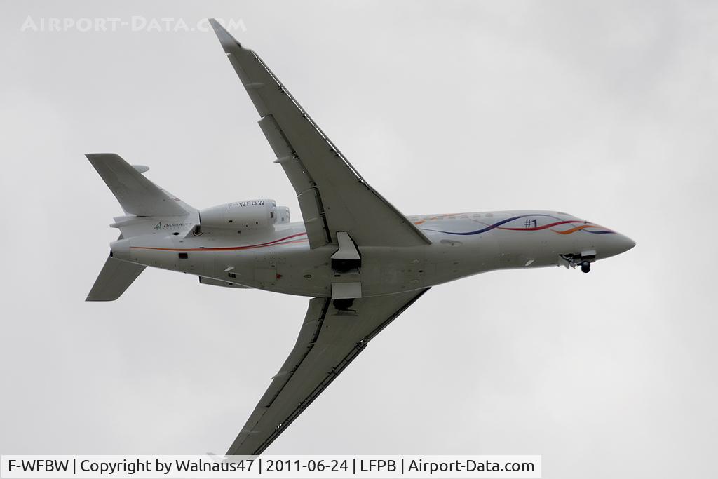 F-WFBW, 2005 Dassault Falcon 7X C/N 001, First Built Dassault Falcon 7X F-WFBW airborne over LBG/LFPB on Friday 24Jun2011. The BizJet is retracting the wheels, after take-off. Photo taken at the 49th Salon International - Paris Air Show at Le Bourget. This is Falcon 7X Cn 1 – Fly By Wire.