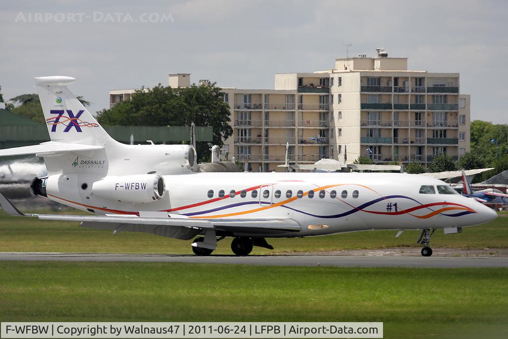 F-WFBW, 2005 Dassault Falcon 7X C/N 001, Stbd side view of First-Built Dassault Falcon 7X F-WFBW rolling out on Rwy 03 at LBG/LFPB on Friday 24Jun2011. Note that the thrust reverser on No 2 Engine is still open. Photo taken at the 49th Salon International - Paris Air Show at Le Bourget.