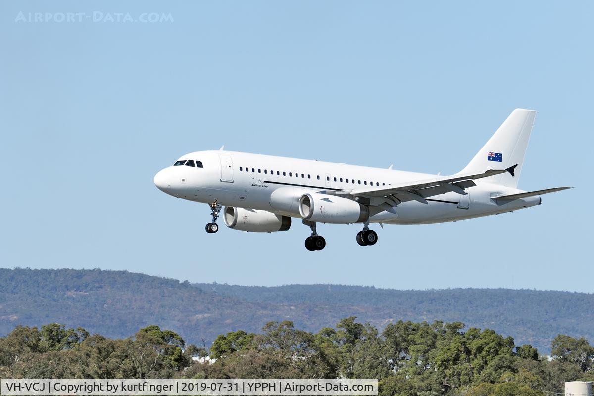 VH-VCJ, 2011 Airbus A319-132 C/N 1880, Airbus A319-132. Skytraders VH-VCJ final runway 03  YPPH 310719.