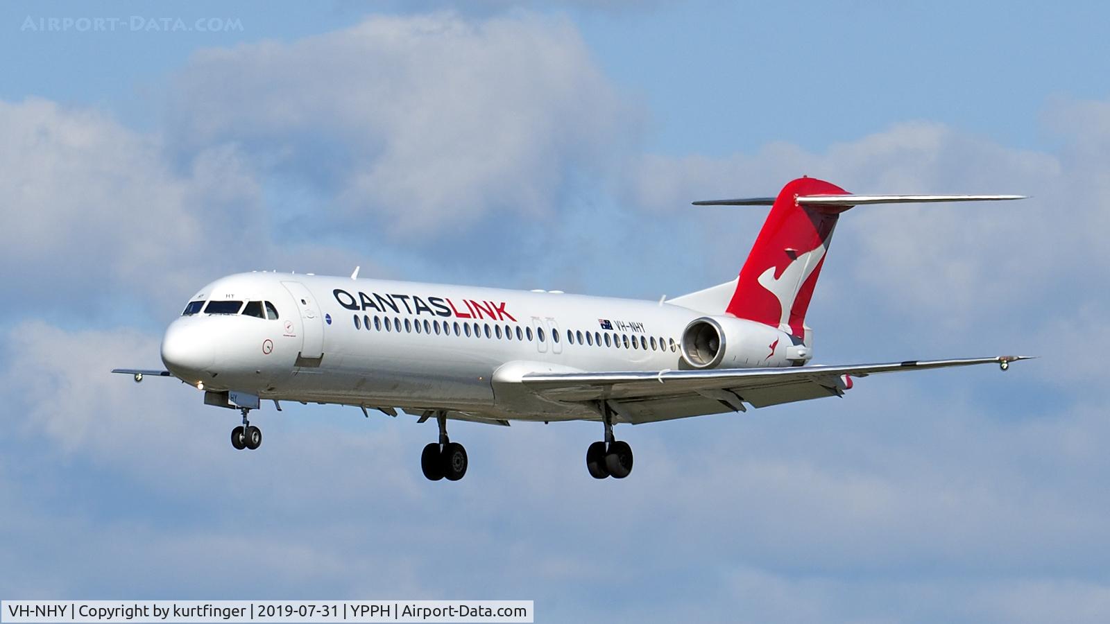 VH-NHY, 1993 Fokker 100 (F-28-0100 C/N 11467, Fokker 100. QantasLink VH-NHY final runway 03 YPPH 310719