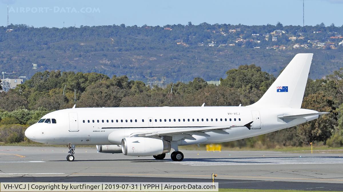 VH-VCJ, 2011 Airbus A319-132 C/N 1880, Airbus A319-132. Skytraders VH-VCJ lined up runway 03  YPPH 310719.