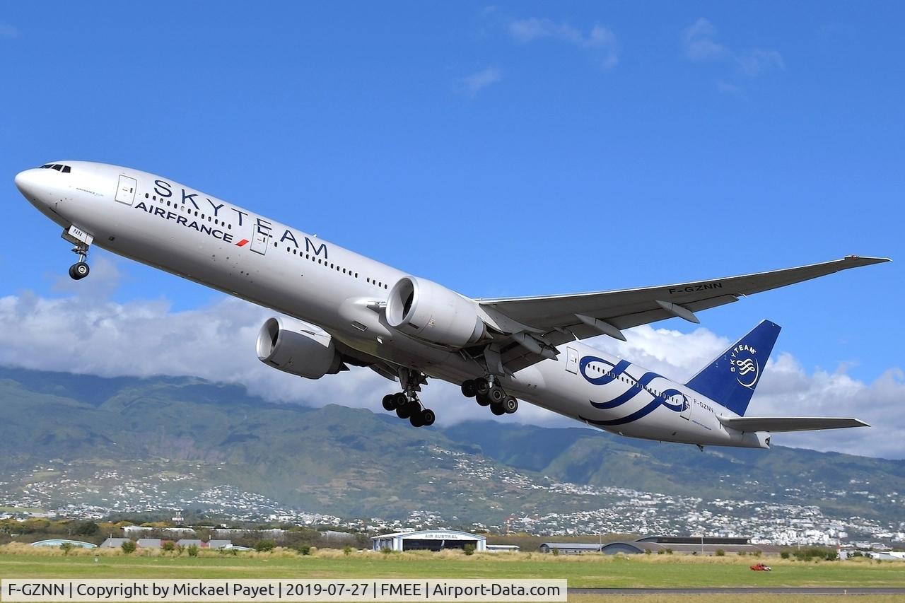 F-GZNN, 2012 Boeing 777-328/ER C/N 40376, Taking off from rwy 12