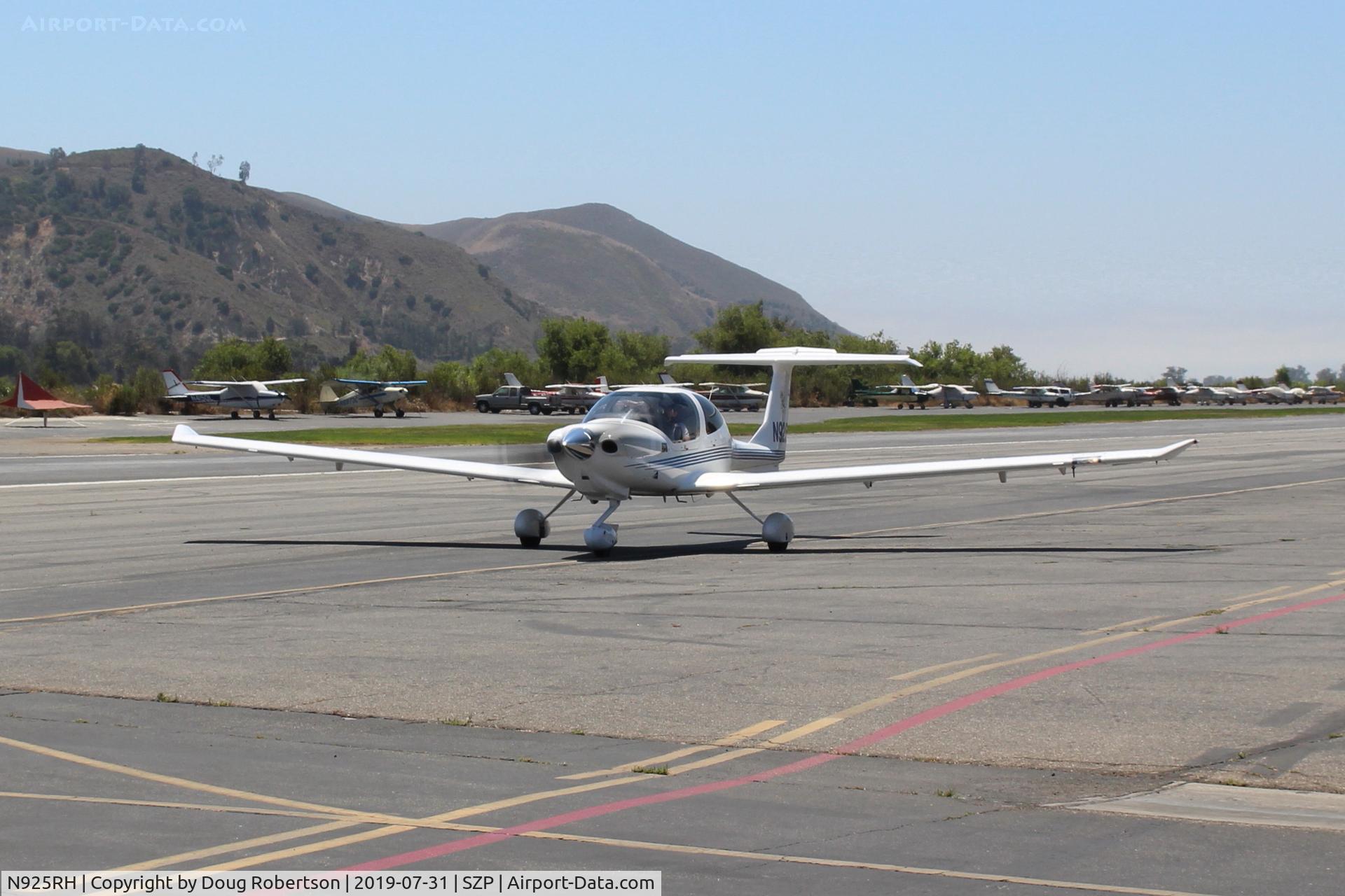 N925RH, 2002 Diamond DA-40 Diamond Star C/N 40.212, 2002 DIAMOND AIRCRAFT INDS. DA-40 DIAMOND STAR, Lycoming IO-360 M1A+ 180 Hp, taxi back