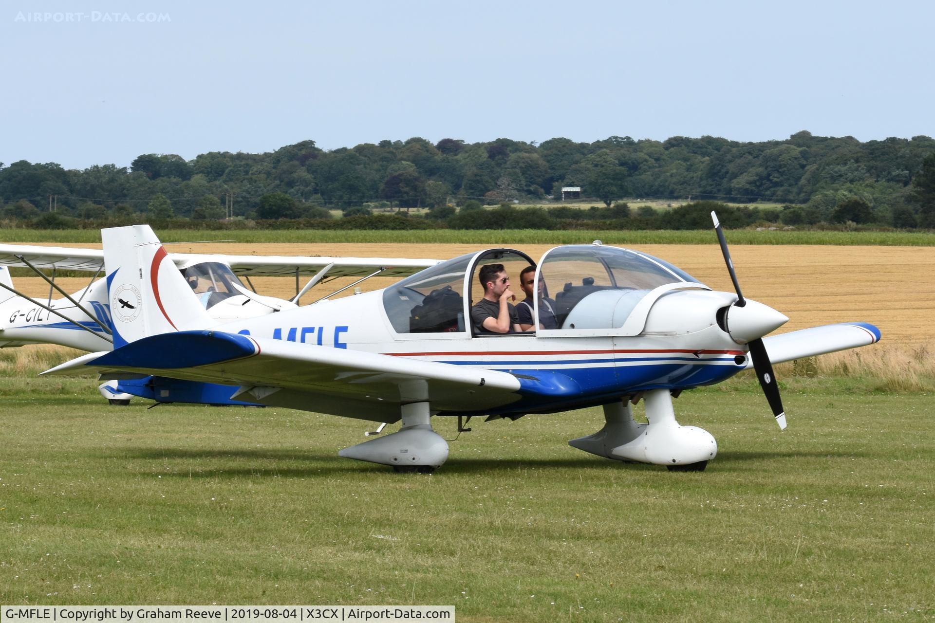 G-MFLE, 1999 Robin HR-200-120B C/N 335, Just landed at Northrepps.