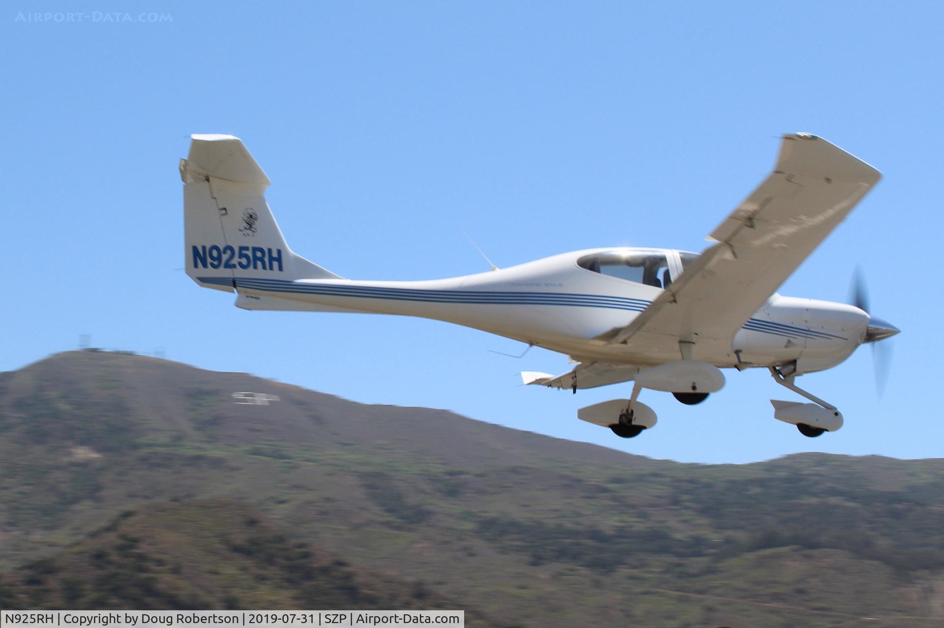 N925RH, 2002 Diamond DA-40 Diamond Star C/N 40.212, 2002 DIAMOND AIRCRAFT Inds DA-40 DIAMOND STAR, Lycoming IO-360-M1A 180 Hp, another on final Rwy 22