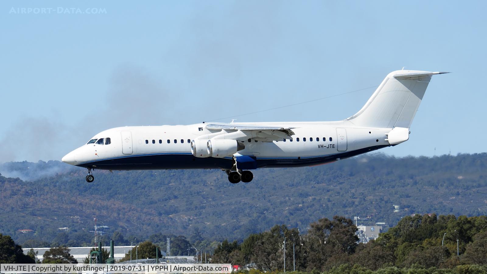 VH-JTE, 1995 British Aerospace Avro 146-RJ100 C/N E3274, AvroRJ100. Cobham Aviation VH-JTE final runway 03 YPPH 310719.
