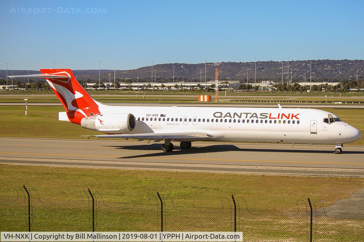 VH-NXK, 2001 Boeing 717-231 C/N 55092, TAXI FOR 03
